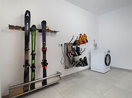 Exclusive Chalet With Sauna and Glacier View