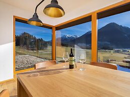 Exclusive Chalet With Sauna and Glacier View