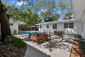 Memory Lane - Family Home With Pool