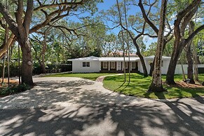 Memory Lane - Family Home With Pool