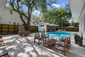 Memory Lane - Family Home With Pool