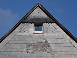 Modern Retreat by the Lake