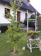 Modern Retreat by the Lake