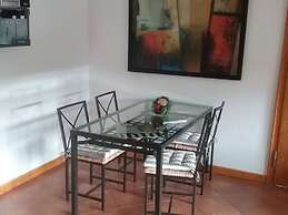 Modern Retreat by the Lake