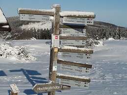Modern Retreat by the Lake