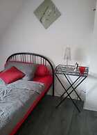 Modern Retreat by the Lake