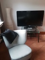 Modern Retreat by the Lake