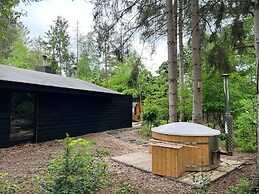 Lush Holiday Home in Rheezerveen With Hot Tub
