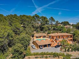 Luxury Property With Private Pool