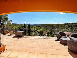 Luxury Property With Private Pool