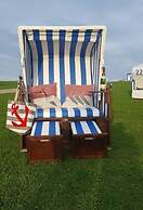 Watt's Happiness Close to the Beach