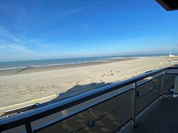 Apartment in Nieuwpoort With sea View