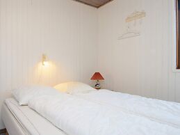 6 Person Holiday Home in Hemmet