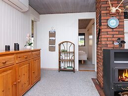 6 Person Holiday Home in Hemmet