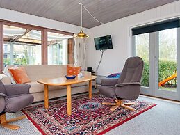 6 Person Holiday Home in Hemmet