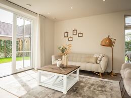 New Thatched Villa Near the Beach