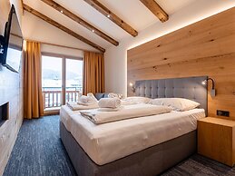 Large Chalet With Carmine and Wellness Area