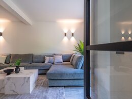 Holiday Home for 10 Person With Garden