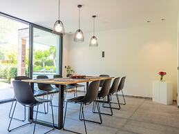 Holiday Home for 10 Person With Garden