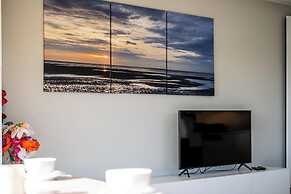 Corner Apartment With 2 Bedrooms