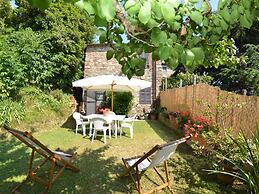 Stone House, Immersed in Nature With Fenced Garden and Private Pool