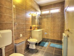 Lovely Apartment in Ptuj With Golf Course Nearby