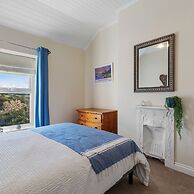 Comfrey Cottage - Lovely Cottage Near the Beach