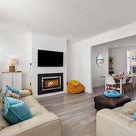 Comfrey Cottage - Lovely Cottage Near the Beach