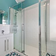 Comfrey Cottage - Lovely Cottage Near the Beach