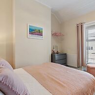 Comfrey Cottage - Lovely Cottage Near the Beach