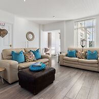 Comfrey Cottage - Lovely Cottage Near the Beach