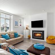 Comfrey Cottage - Lovely Cottage Near the Beach