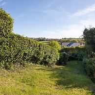 Comfrey Cottage - Lovely Cottage Near the Beach