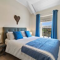 Comfrey Cottage - Lovely Cottage Near the Beach