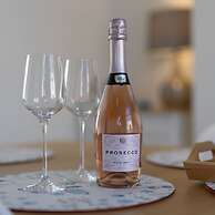 Comfrey Cottage - Lovely Cottage Near the Beach