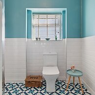 Comfrey Cottage - Lovely Cottage Near the Beach