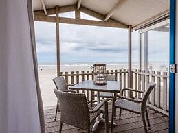 Nice Beach House With Direct sea View, on the North Sea Beach of Wijk 