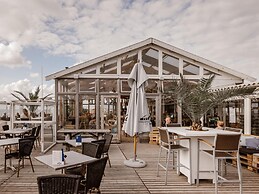 Nice Beach House With Direct sea View, on the North Sea Beach of Wijk 