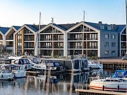 Beautiful Apartment With Marina View