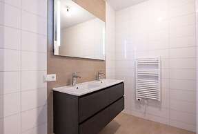 Beautiful Apartment With Marina View