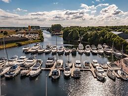 Beautiful Apartment With Marina View