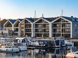 Beautiful Apartment With Marina View
