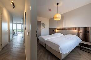 Beautiful Apartment With Marina View