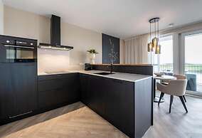 Beautiful Apartment With Marina View