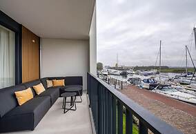 Beautiful Apartment With Marina View