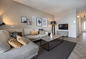 Beautiful Apartment With Marina View