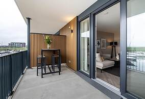 Beautiful Apartment With Marina View