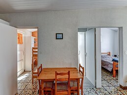 Cottage With Swimming Pool and Activities