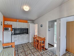 Cottage With Swimming Pool and Activities