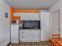 Cottage With Swimming Pool and Activities